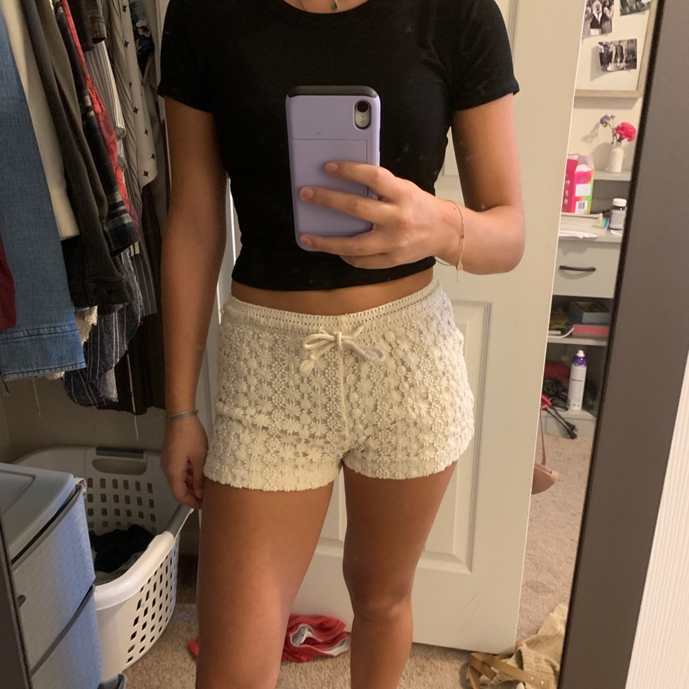 Nabee Cream Lace Shorts